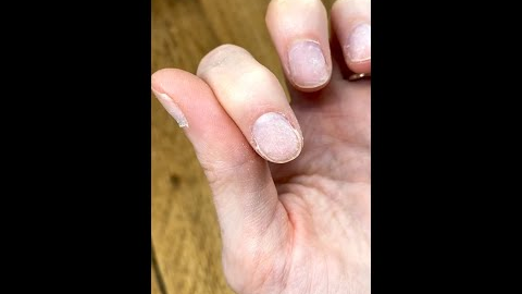 Nail tutorial - Russian manicure in 25 seconds!