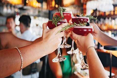 Happy Hour Specials in Sarasota, Florida: Where to Find the Best Deals