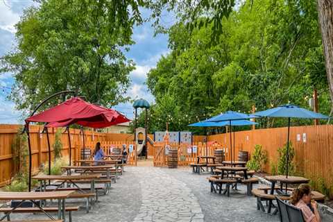 Where to Find the Best Outdoor Seating in Nashville, Tennessee